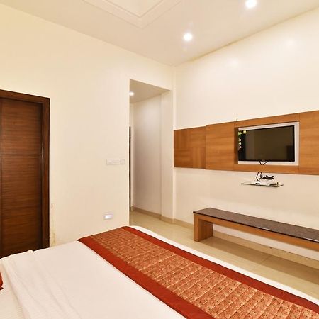 Hotel B-Comfort Амритсар Экстерьер фото
