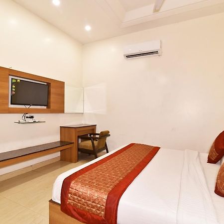 Hotel B-Comfort Амритсар Экстерьер фото