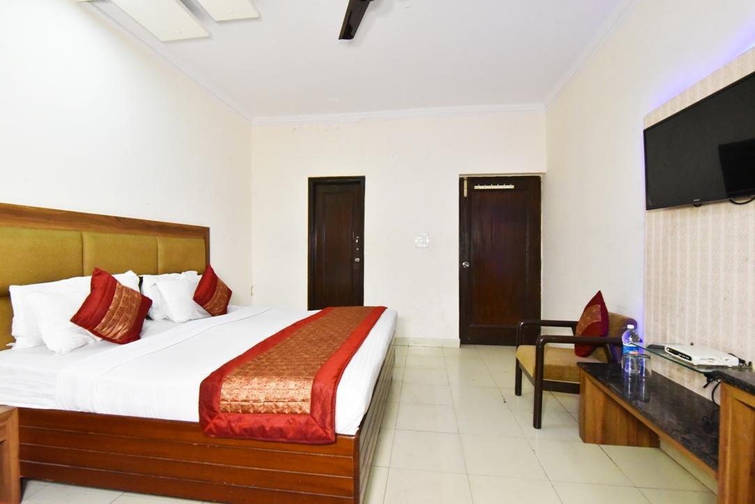 Hotel B-Comfort Амритсар Экстерьер фото