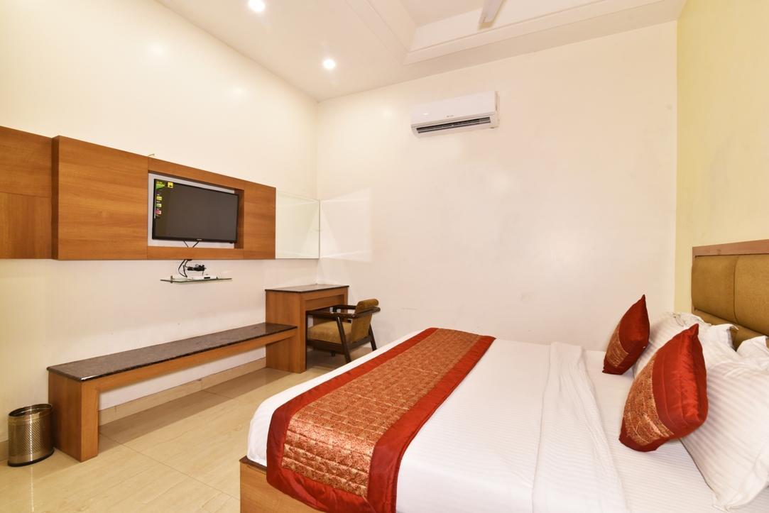 Hotel B-Comfort Амритсар Экстерьер фото