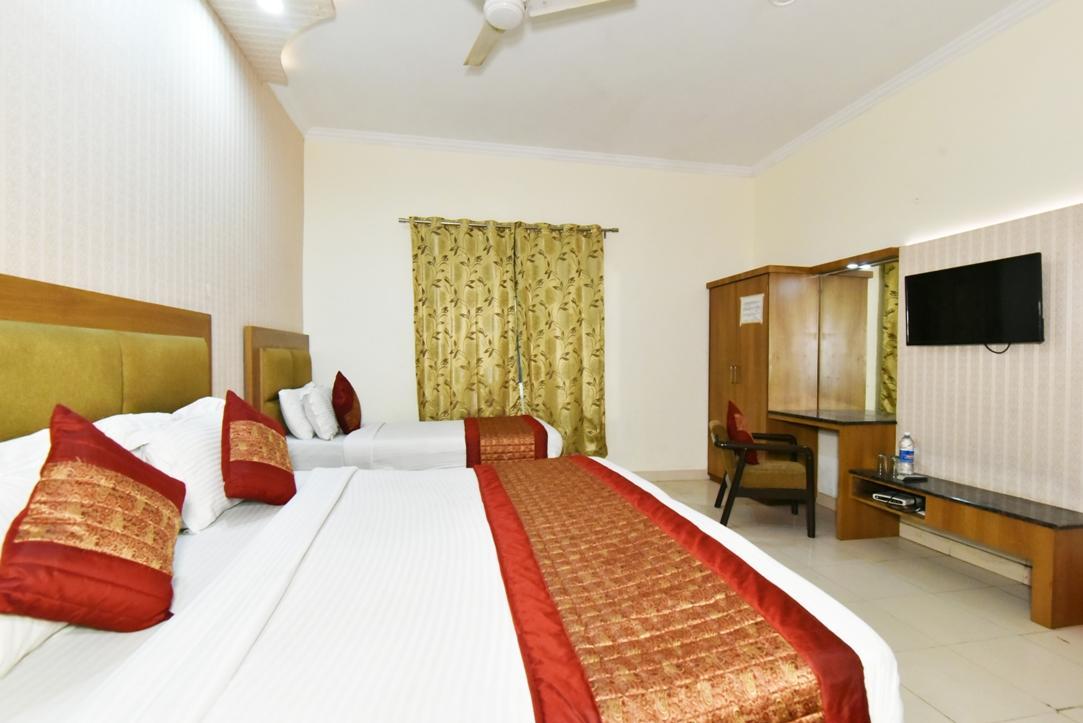 Hotel B-Comfort Амритсар Экстерьер фото