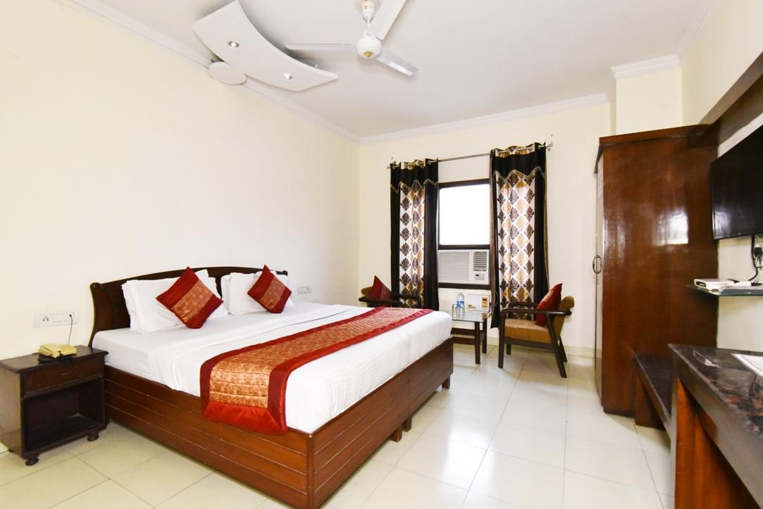Hotel B-Comfort Амритсар Экстерьер фото