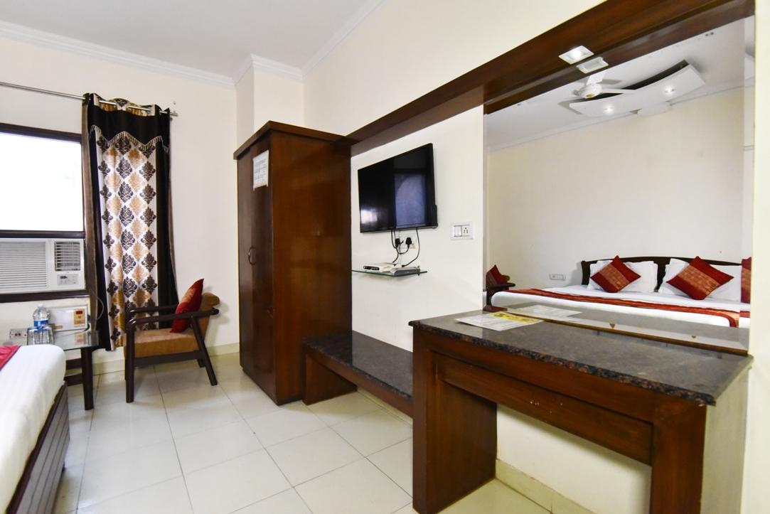 Hotel B-Comfort Амритсар Экстерьер фото