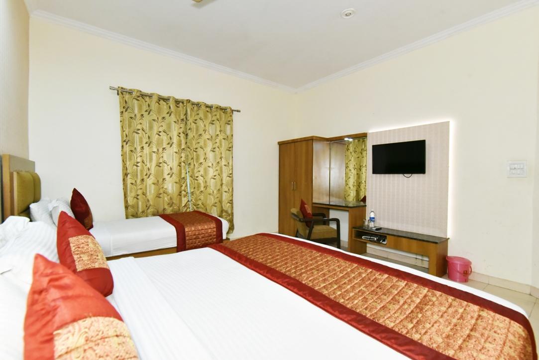 Hotel B-Comfort Амритсар Экстерьер фото