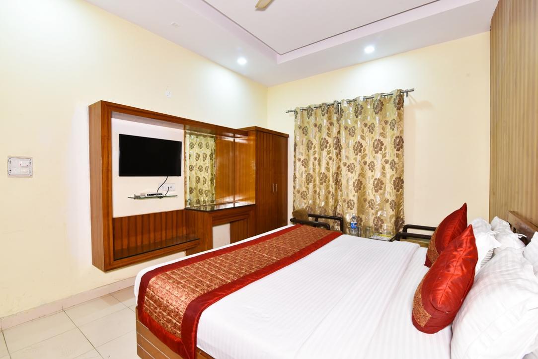Hotel B-Comfort Амритсар Экстерьер фото