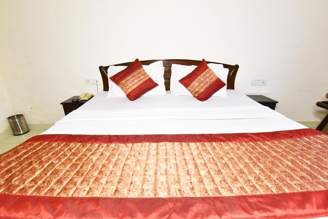 Hotel B-Comfort Амритсар Экстерьер фото