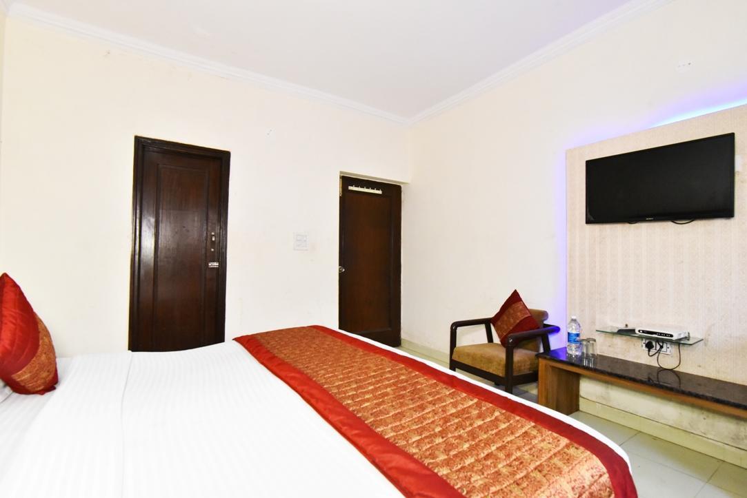Hotel B-Comfort Амритсар Экстерьер фото
