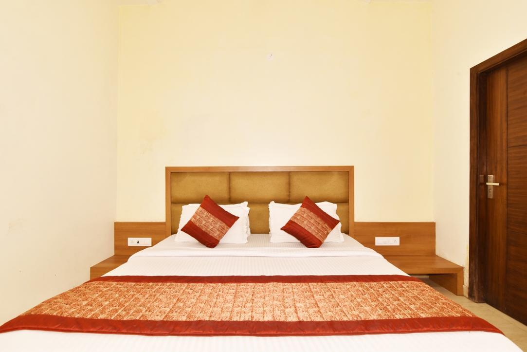 Hotel B-Comfort Амритсар Экстерьер фото