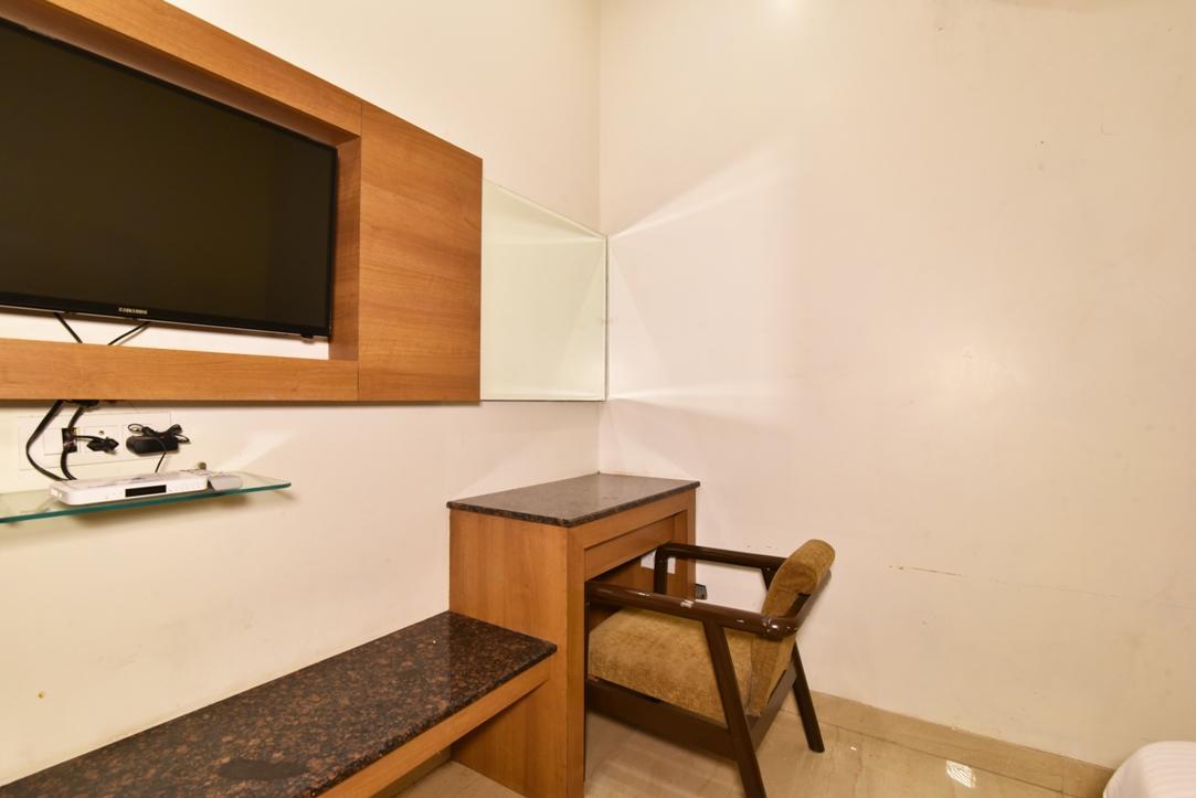 Hotel B-Comfort Амритсар Экстерьер фото
