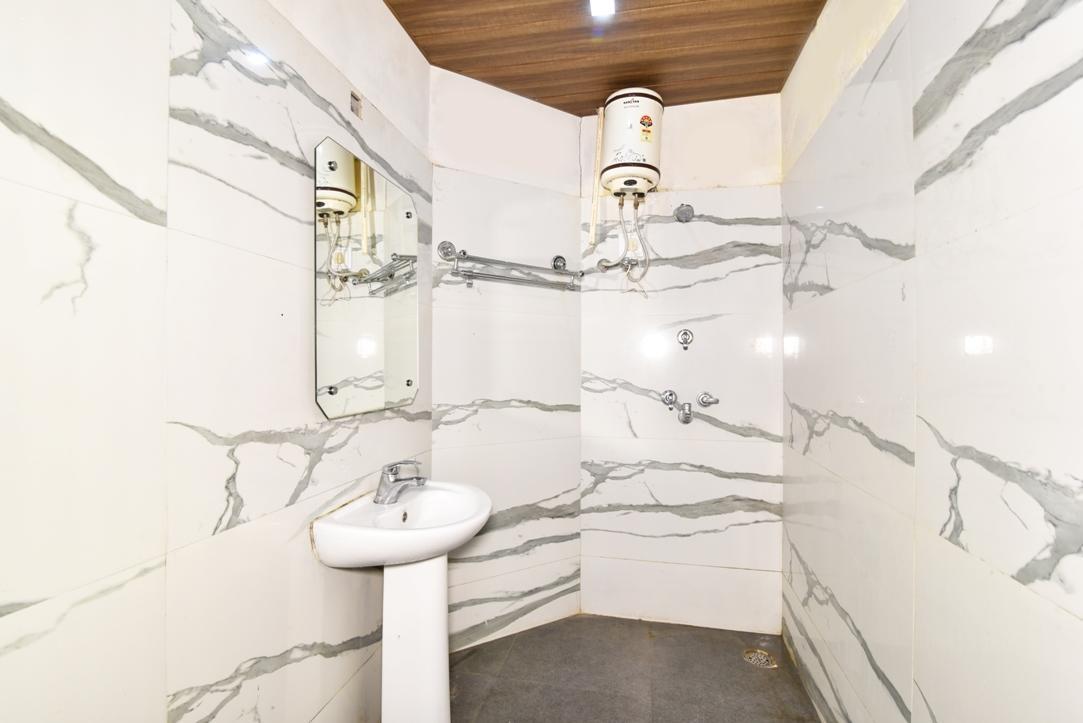 Hotel B-Comfort Амритсар Экстерьер фото