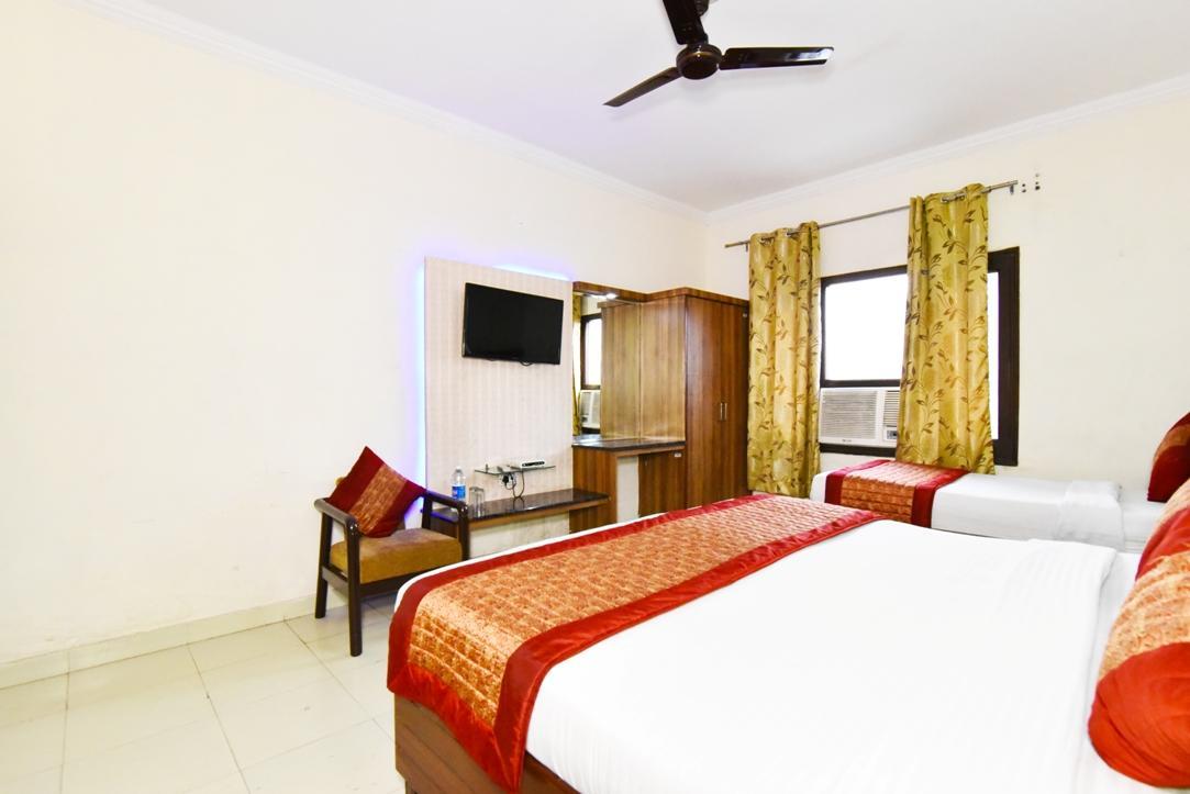 Hotel B-Comfort Амритсар Экстерьер фото
