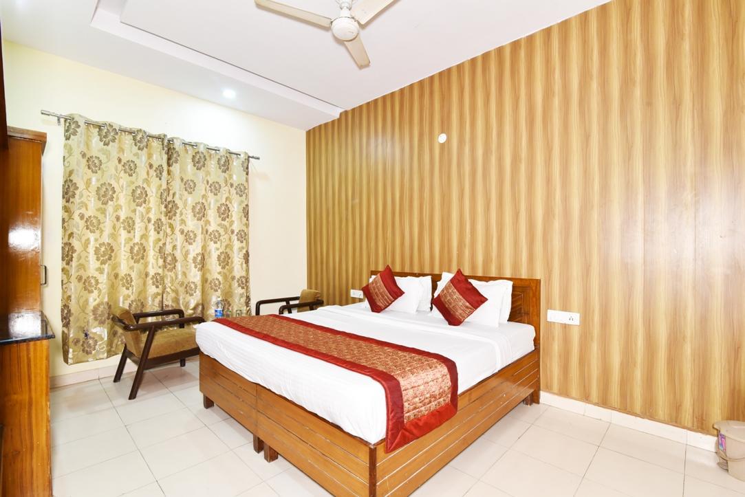 Hotel B-Comfort Амритсар Экстерьер фото
