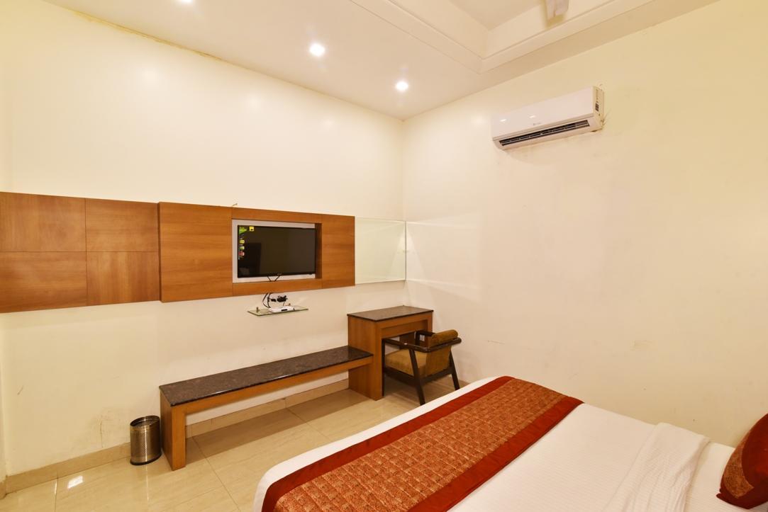 Hotel B-Comfort Амритсар Экстерьер фото